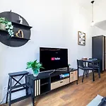 Apartment Jungle - Balcony & Easy Center Access