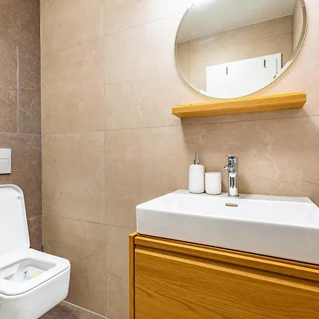 Jungle - Balcony & Easy Center Access 브라티슬라바