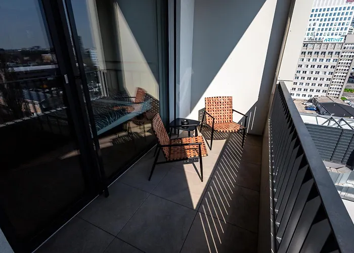 Jungle - Balcony & Easy Center Access * 브라티슬라바