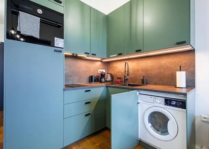 Jungle - Balcony & Easy Center Access 아파트 브라티슬라바