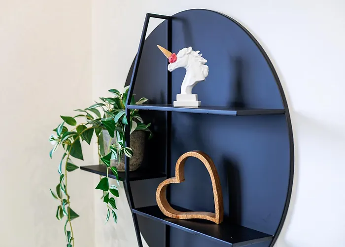 Jungle - Balcony & Easy Center Access Apartament