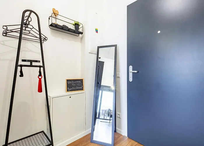 Jungle - Balcony & Easy Center Access Apartament