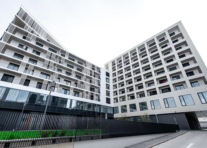 Jungle - Balcony & Easy Center Access Apartament